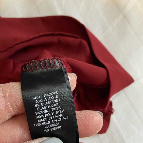 EUC burgundy sweater, light fabric, back and sleeves in a jersey fabric. - Picture 8 of 8